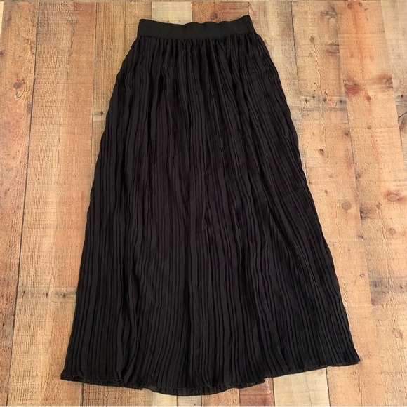 NUR collection Dresses & Skirts - NUR collection womens black according folded midi skirt